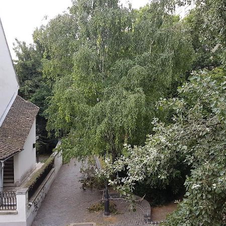 Stylish Historic Flat For 4 In Heart Of Oldbuda Будапеща Екстериор снимка