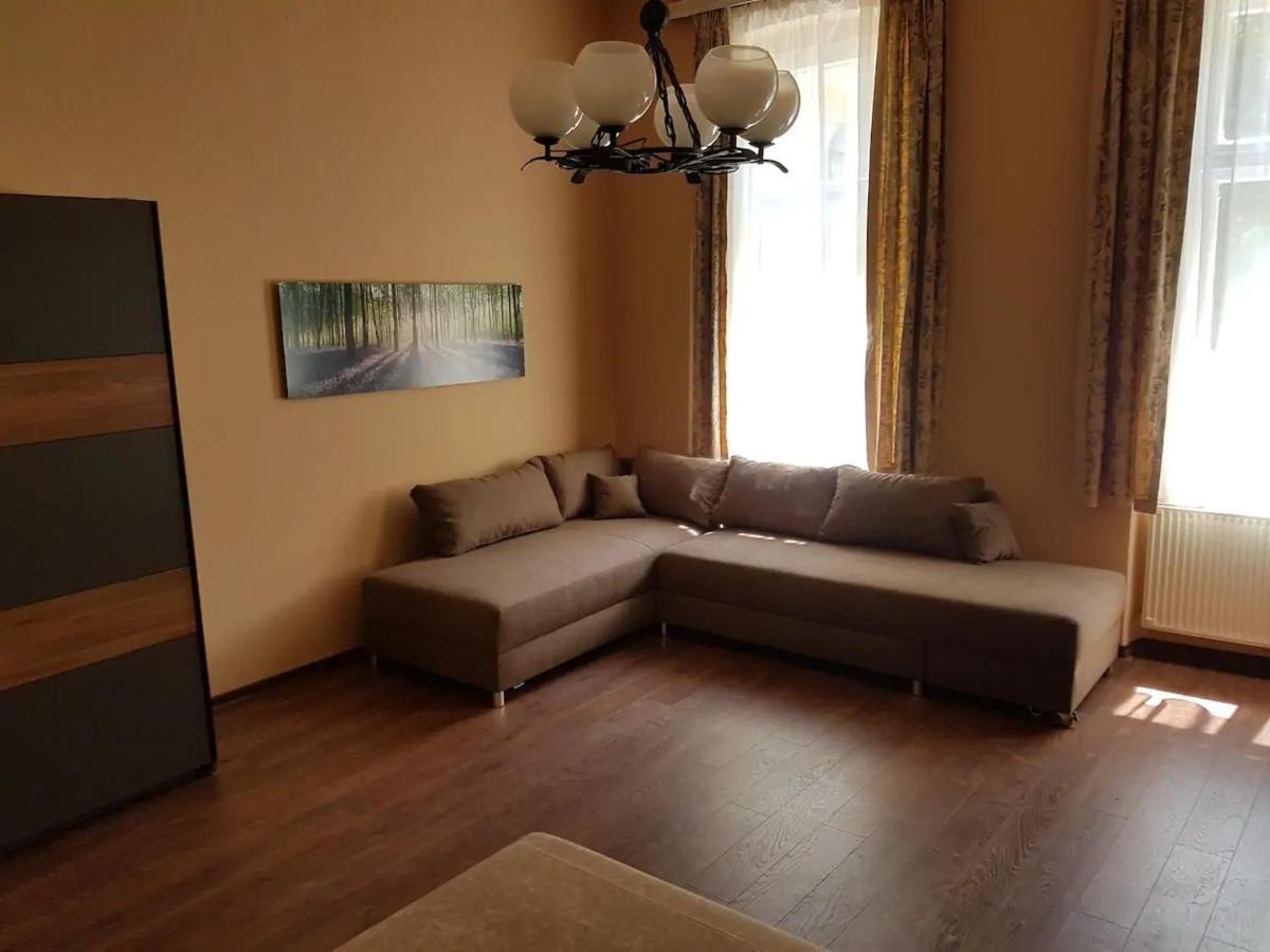 Stylish Historic Flat For 4 In Heart Of Oldbuda Будапеща Екстериор снимка