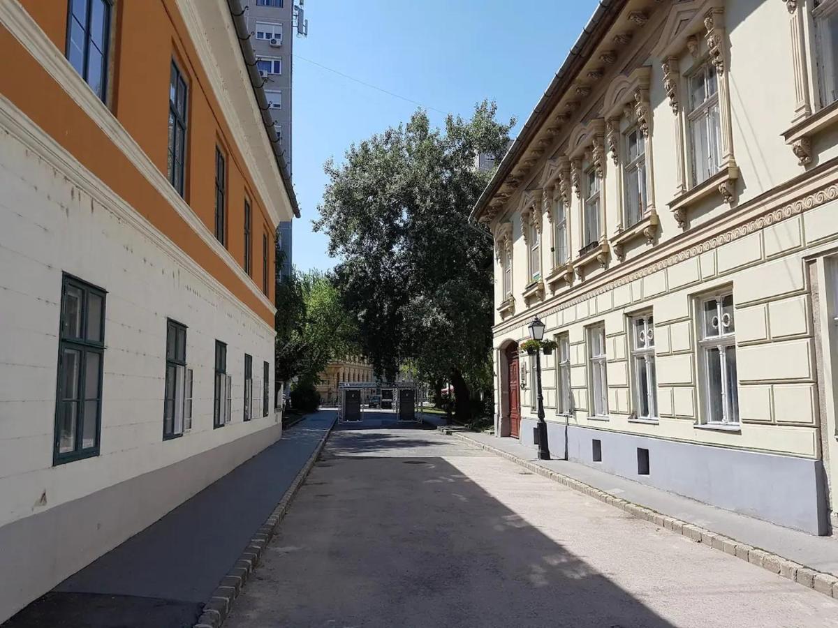 Stylish Historic Flat For 4 In Heart Of Oldbuda Будапеща Екстериор снимка