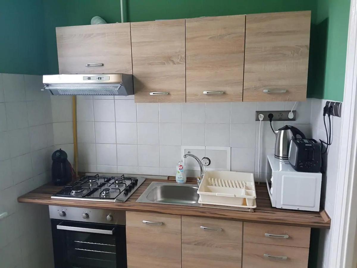 Stylish Historic Flat For 4 In Heart Of Oldbuda Будапеща Екстериор снимка
