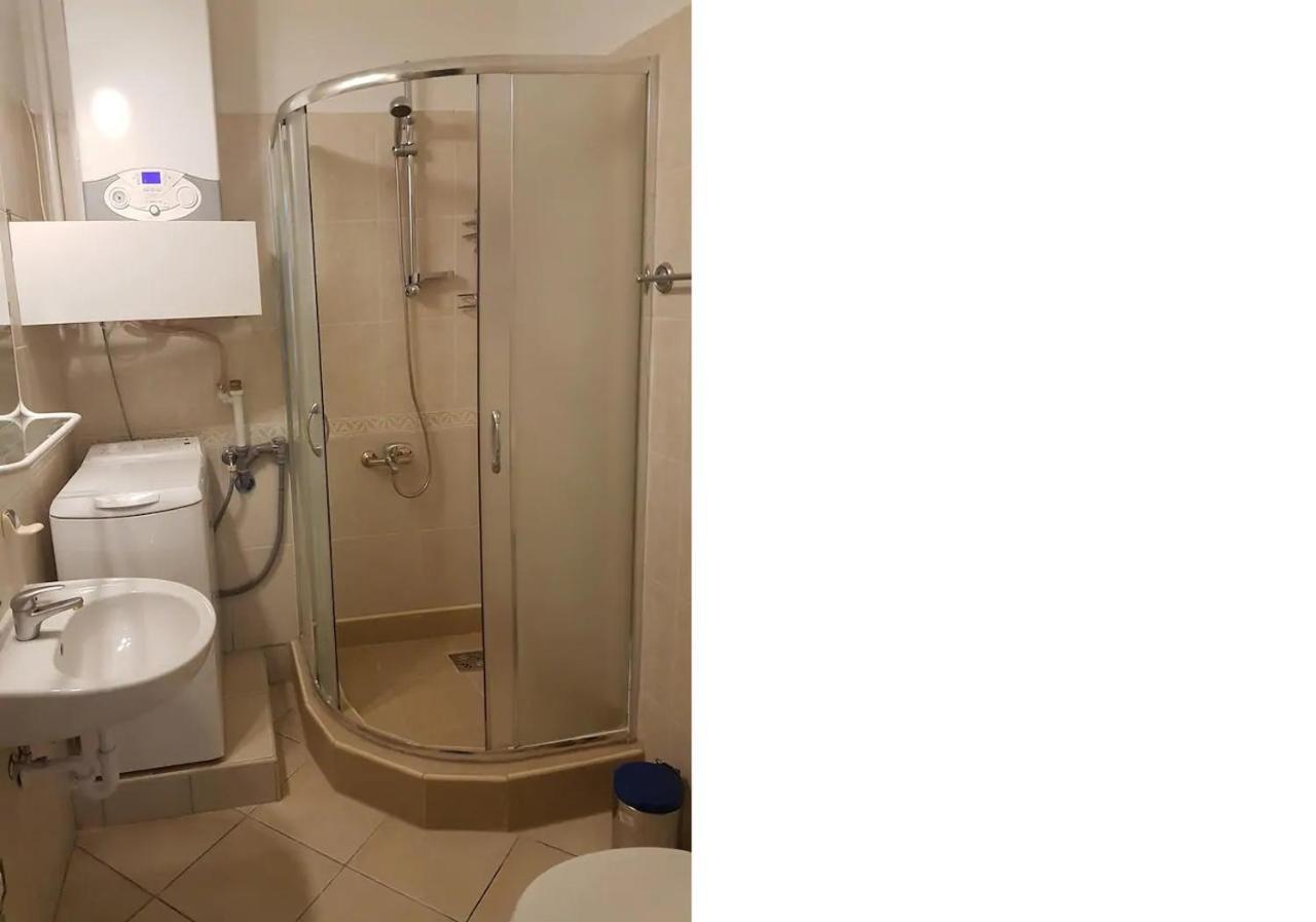 Stylish Historic Flat For 4 In Heart Of Oldbuda Будапеща Екстериор снимка